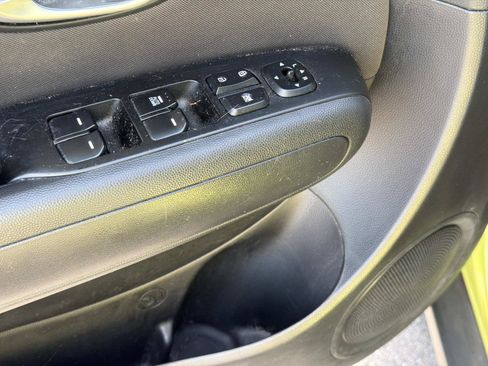 Used 2015 Kia Soul FWD image 11