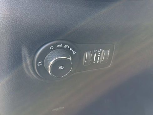 Used 2022 Jeep Compass Latitude w/ Sun and Sound Group AWD/4WD image 28