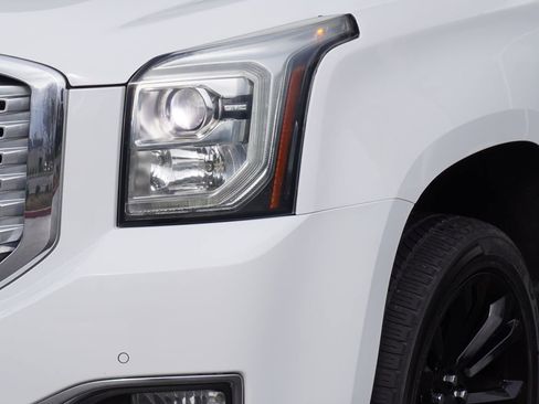 Used 2017 GMC Yukon Denali w/ Open Road Package image 2