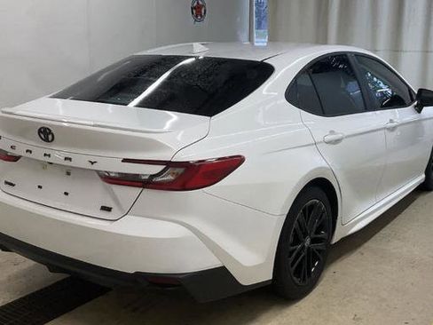 Used 2025 Toyota Camry SE w/ Convenience Package image 3