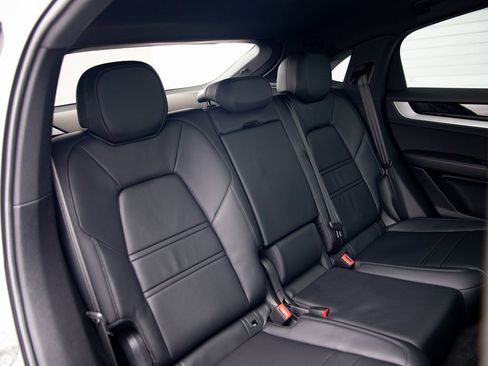 Certified 2024 Porsche Cayenne Coupe image 27