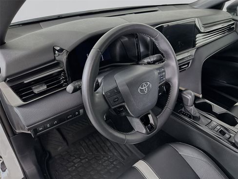 Used 2025 Toyota Camry SE image 22