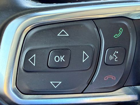 Used 2018 Jeep Wrangler Unlimited Sahara AWD/4WD image 33