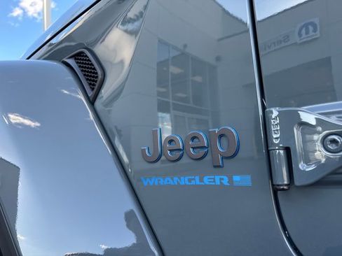 Used 2025 Jeep Wrangler Unlimited Sahara AWD/4WD image 9