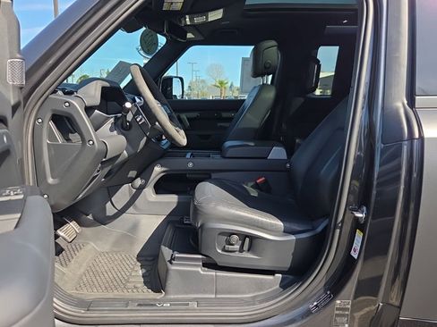 Used 2023 Land Rover Defender 90 V8 image 4
