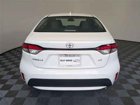 Used 2022 Toyota Corolla LE FWD image 6
