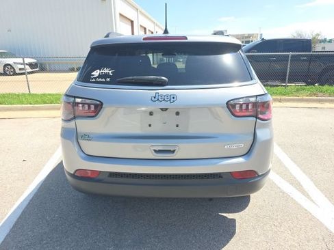Used 2022 Jeep Compass Latitude w/ Convenience Group FWD image 4