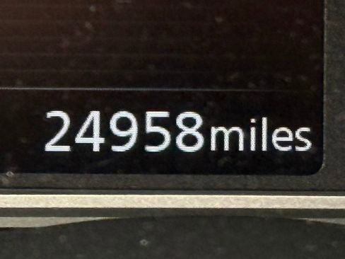 Used 2023 Nissan Versa SR w/ Trunk Package image 18