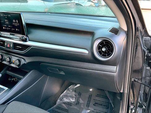 Used 2024 Kia Forte LXS image 17