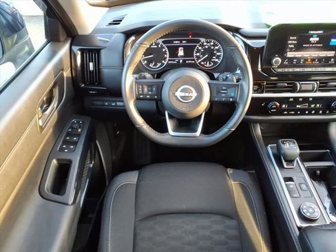 Certified 2025 Nissan Pathfinder SV image 21