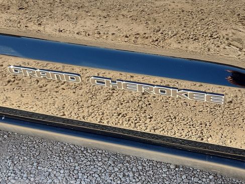 Used 2020 Jeep Grand Cherokee Limited image 8