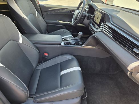 Used 2025 Toyota Camry SE w/ Convenience Package FWD image 29