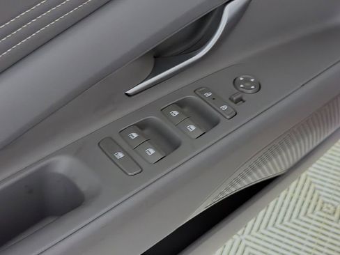 Used 2025 Hyundai Elantra Sport image 20