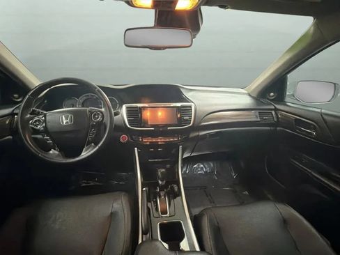 Used 2016 Honda Accord Touring image 9