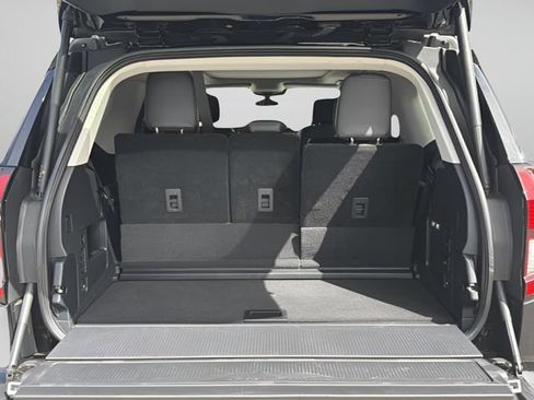 Used 2025 Ford Expedition Platinum AWD/4WD image 38