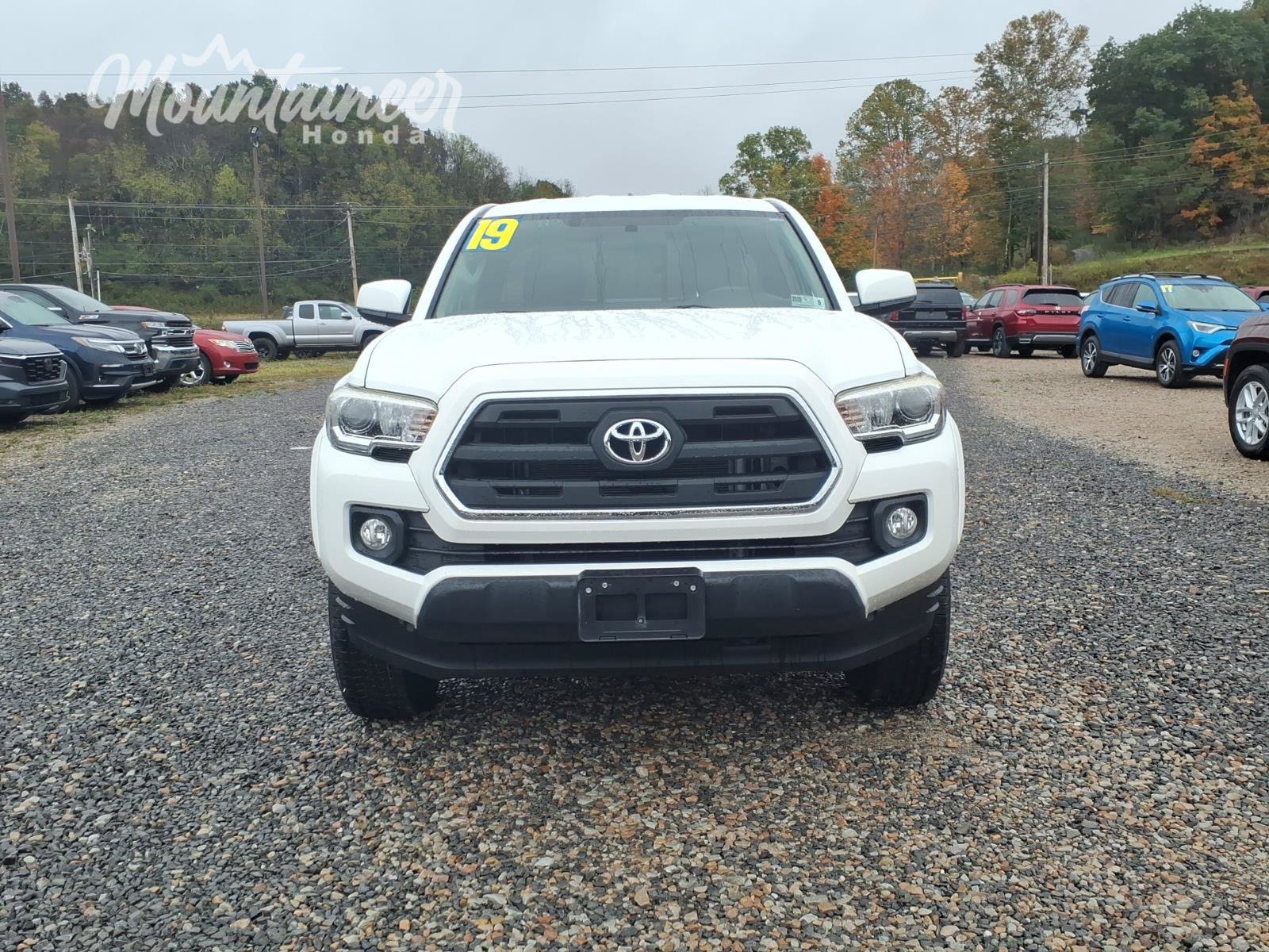 Used 2016 Toyota Tacoma SR5 RWD image 2