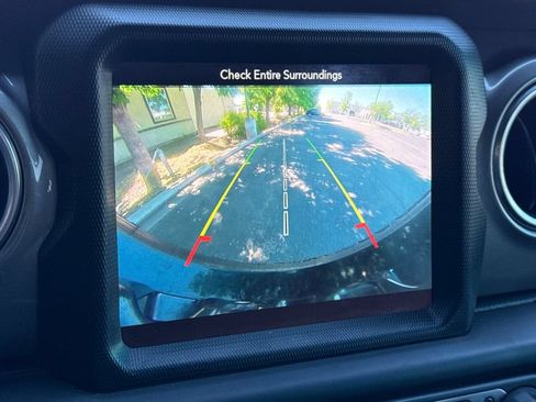 Used 2018 Jeep Wrangler Unlimited Sahara AWD/4WD image 21