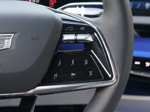 New 2026 Cadillac Optiq Luxury 1 image 22