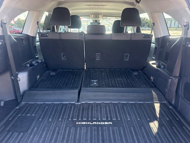 Used 2023 Toyota Highlander LE FWD image 18
