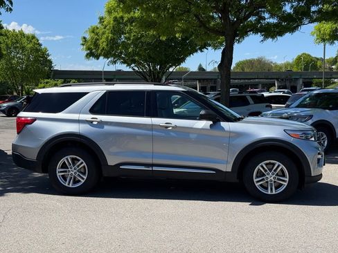 Used 2022 Ford Explorer XLT w/ Equipment Group 202A AWD/4WD image 5