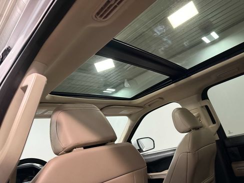 Used 2024 Ford Expedition Limited AWD/4WD image 11