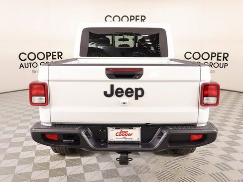 Used 2024 Jeep Gladiator Sport image 20