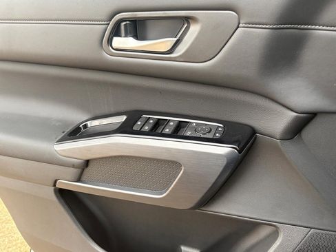 New 2025 Nissan Pathfinder SL image 17