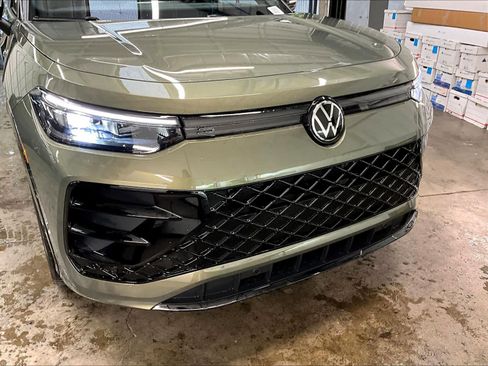 New 2026 Volkswagen Tiguan SE R-Line image 34