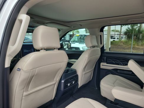 Used 2024 Ford Expedition Platinum AWD/4WD image 14