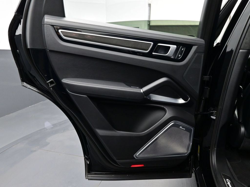 Certified 2022 Porsche Cayenne Turbo AWD/4WD image 7