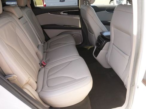 Used 2019 Lincoln Nautilus Select image 15