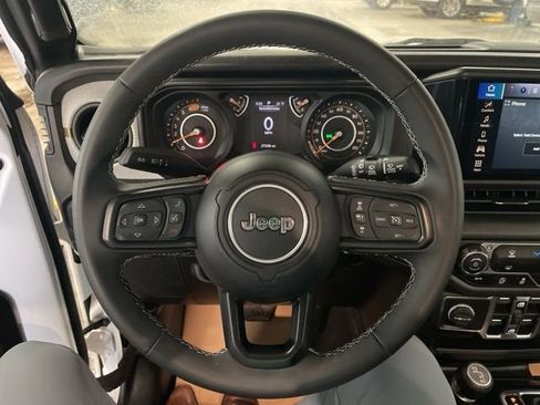 Used 2025 Jeep Wrangler Sport S image 24