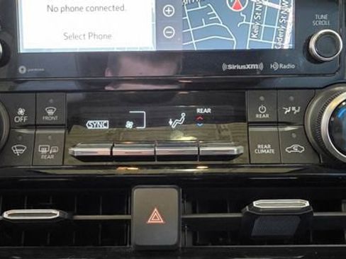 Used 2022 Toyota Highlander XLE image 20