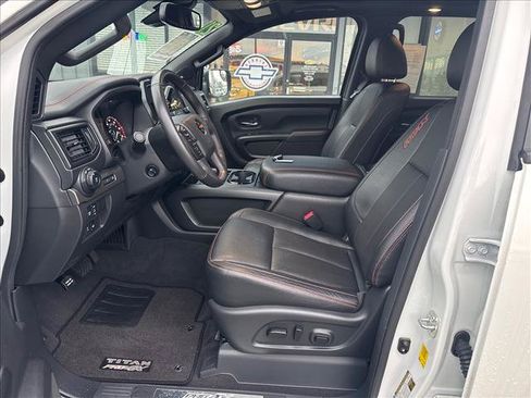 Used 2021 Nissan Titan PRO-4X w/ Pro-4x Convenience Package AWD/4WD image 9