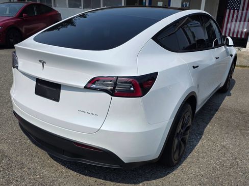 Used 2024 Tesla Model Y Long Range AWD/4WD image 5