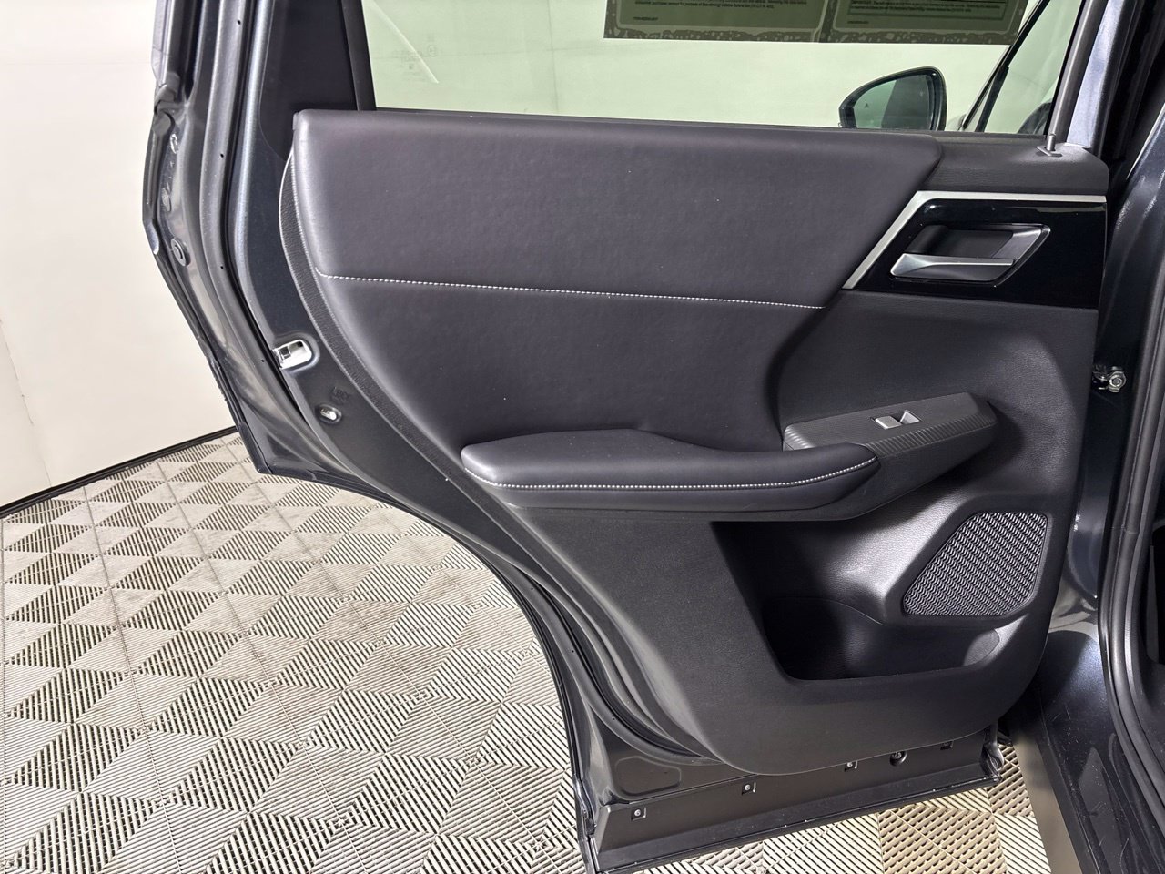 Used 2024 Mitsubishi Outlander SE FWD image 23