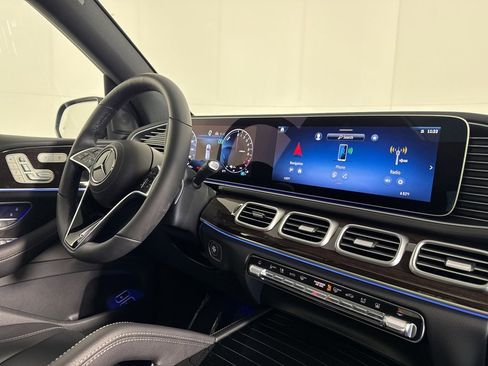Used 2025 Mercedes-Benz GLE 450e 4MATIC image 9
