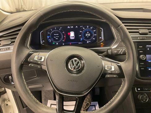 Used 2021 Volkswagen Tiguan S image 2