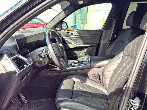 Used 2025 BMW X7 xDrive40i w/ M Sport Package image 7