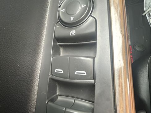Used 2017 GMC Acadia SLE FWD image 21