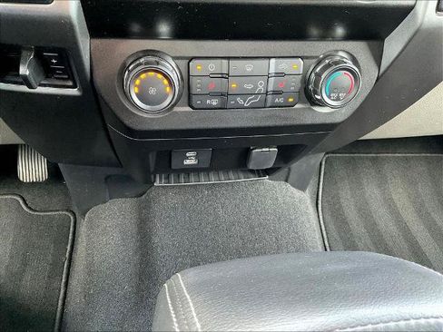 Certified 2020 Ford F250 XLT w/ XLT Premium Package AWD/4WD image 17