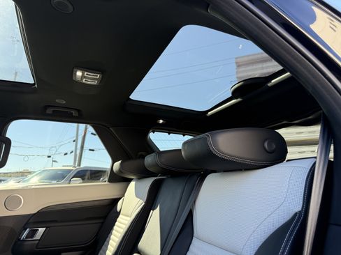 Used 2021 Land Rover Discovery S R-Dynamic image 15