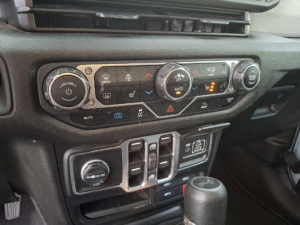 Used 2024 Jeep Wrangler Unlimited w/ Convenience Group AWD/4WD image 16