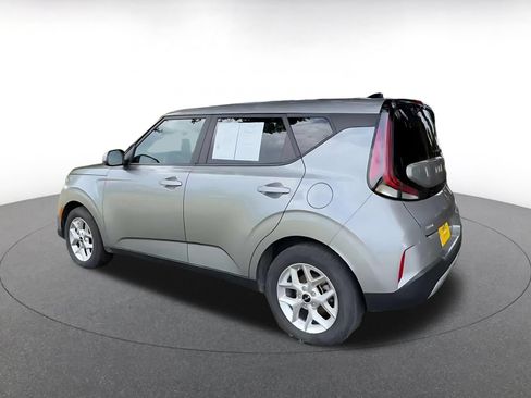Used 2025 Kia Soul LX w/ LX Technology Package FWD image 8