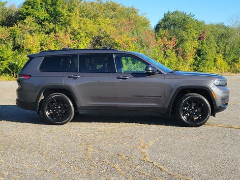Used 2024 Jeep Grand Cherokee L Altitude AWD/4WD image 4