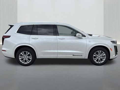 Used 2025 Cadillac XT6 Luxury image 4