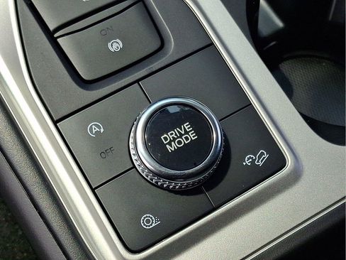 Used 2024 Ford Explorer XLT AWD/4WD image 24