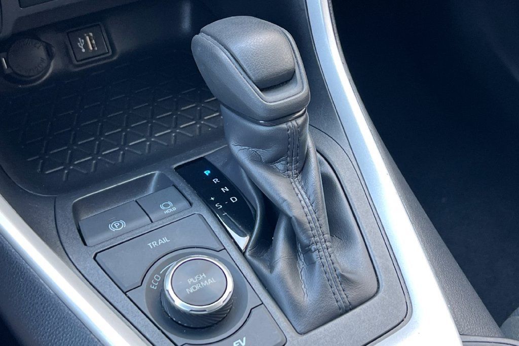 Certified 2025 Toyota RAV4 XLE AWD/4WD image 24