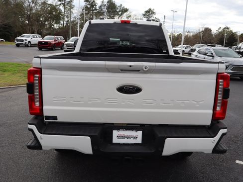 Used 2025 Ford F350 Lariat w/ Black Appearance Package image 7