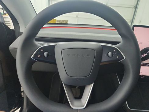 Used 2026 Tesla Model Y AWD image 24